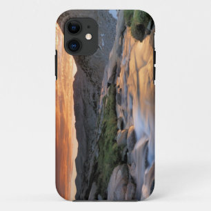 ヨセミテ上の山脈波 iPhone 11 ケース