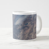 ヨセミテ国立公園とスタニスラウスフォレストでの火災 ジャンボコーヒーマグカップ (正面右)