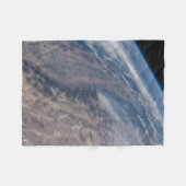 ヨセミテ国立公園とスタニスラウスフォレストでの火災 フリースブランケット (正面(横))