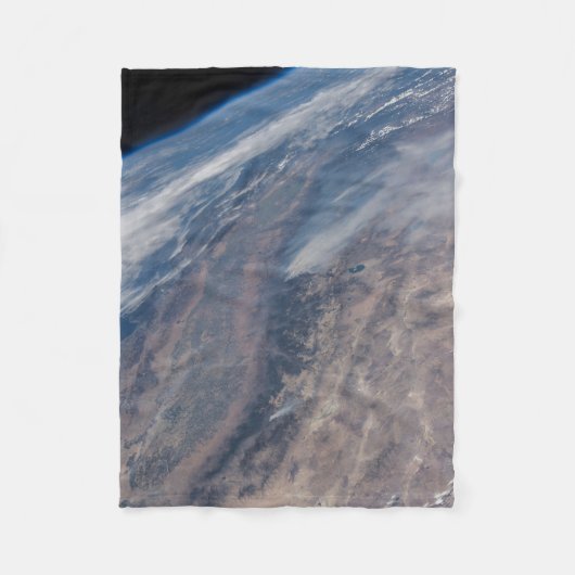 ヨセミテ国立公園とスタニスラウスフォレストでの火災 フリースブランケット (正面)