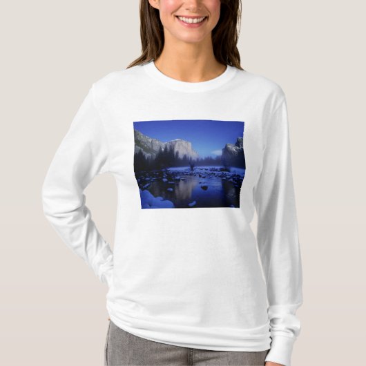 ヨセミテ国立公園のエル・キャピタン山 Tシャツ (正面)