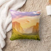 ヨセミテ国立公園のトンネルの眺め クッション (ブランケット)