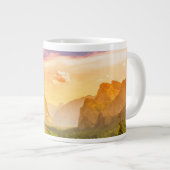 ヨセミテ国立公園のトンネルの眺め ジャンボコーヒーマグカップ (正面右)