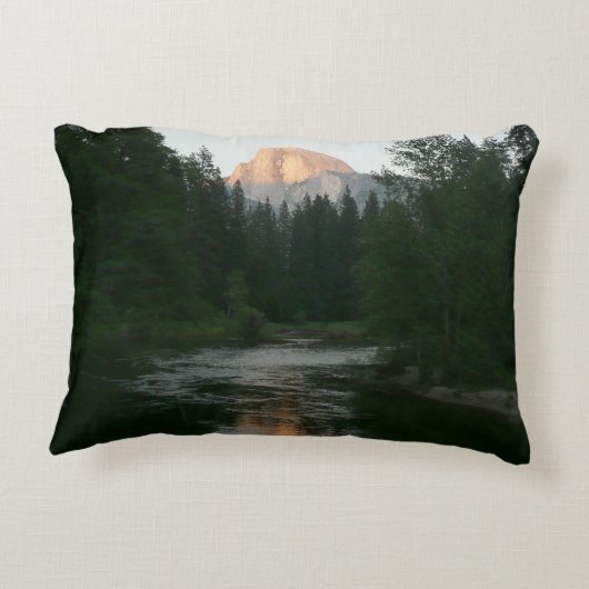 ヨセミテ国立公園のハーフドームサンセット アクセントクッション (裏面)