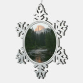 ヨセミテ国立公園のハーフドームサンセット スノーフレークピューターオーナメント (右)