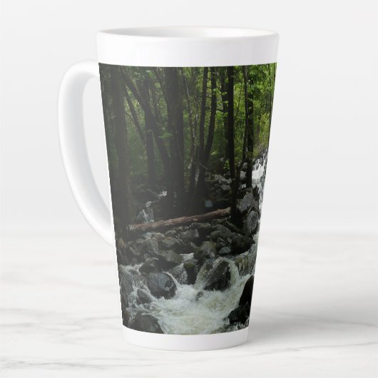 ヨセミテ国立公園のブリダルヴェイルクリーク カフェラテマグ (左アングル)