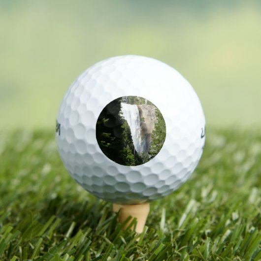 ヨセミテ国立公園のヴェルナル滝II ゴルフボール (インサイチュ 木)