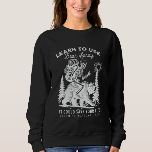 ヨセミテ国立公園ベアスプレーおもしろいハイキングカム スウェットシャツ (正面)