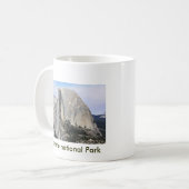 ヨセミテ国立公園、カリフォルニア コーヒーマグカップ (正面左)