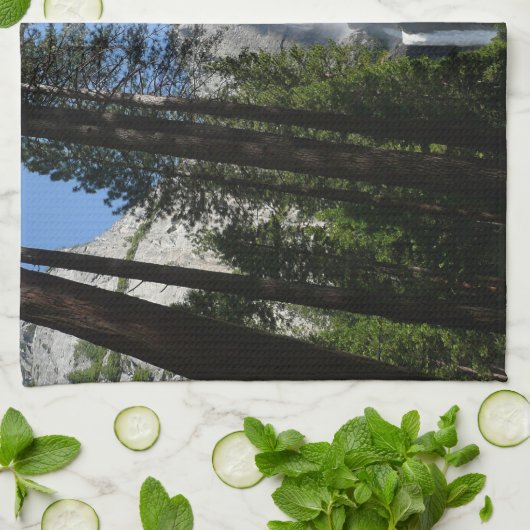 ヨセミテ滝と森の風景写真 キッチンタオル (折り畳み)