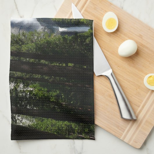 ヨセミテ滝と森の風景写真 キッチンタオル (四つ折り)