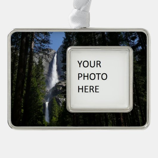 ヨセミテ滝と森の風景写真 シルバープレートフレームオーナメント (正面)