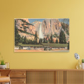 ヨセミテ、ヨセミテロッジのCAビューと滝 キャンバスプリント (インサイチュ (リビング))