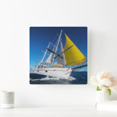 ヨットで航海する海 スクエア壁時計 (ホーム)