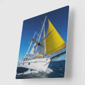 ヨットで航海する海 スクエア壁時計 (傾斜)