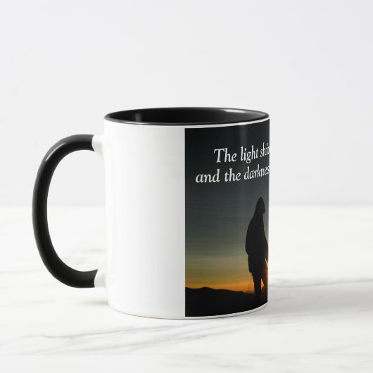 ヨハネ1:5闇の中で光が輝く マグカップ (左)