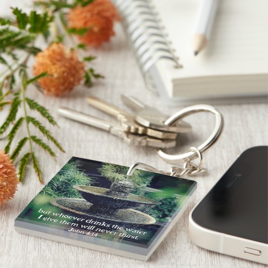ヨハネ4:14水を飲む者は誰でも聖書与えに従う キーホルダー (正面右)