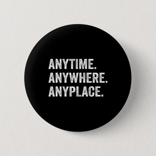 ヨマエールアンプレイスレトロ 缶バッジ (正面)