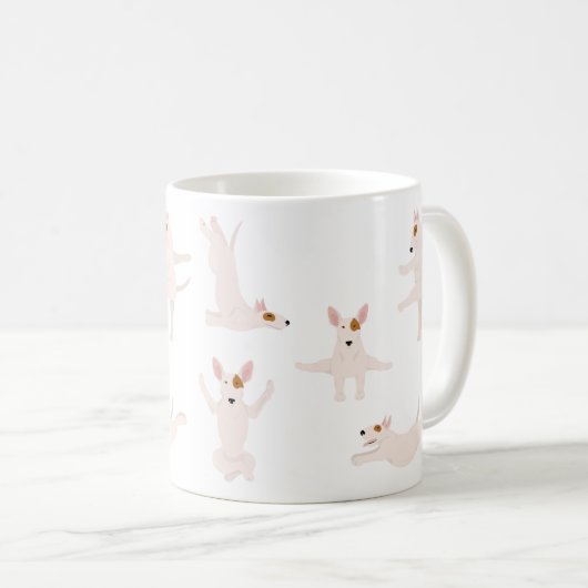 ヨーガをしているブルテリア犬 コーヒーマグカップ (正面右)