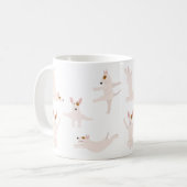 ヨーガをしているブルテリア犬 コーヒーマグカップ (正面左)