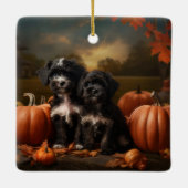ヨーキプー子犬の秋の喜びカボチャ セラミックオーナメント (裏面)