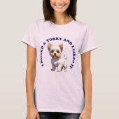 ヨーキーの子犬にキスをした Tシャツ (正面)