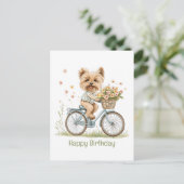 ヨーキーの犬と一緒にサイクリング 春の花の誕生日 ポストカード (スタンド正面)