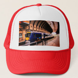 ヨークで電車に乗る キャップ