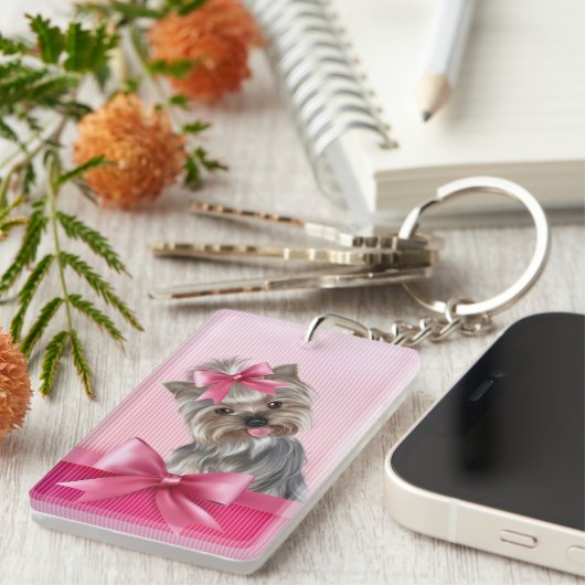 ヨークシャテリアのピンクのプリンセスのヨークシャーテリアの小犬 キーホルダー (正面右)