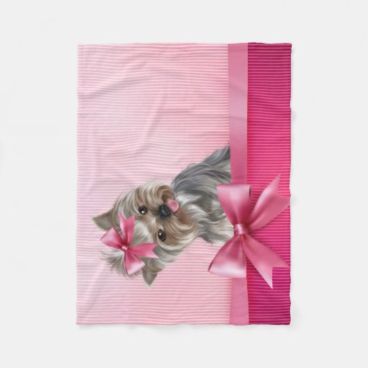 ヨークシャテリアのピンクのプリンセスのヨークシャーテリアの小犬 フリースブランケット (正面)