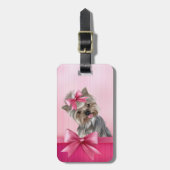 ヨークシャテリアのピンクのプリンセスのヨークシャーテリアの小犬 ラゲッジタグ (正面縦)
