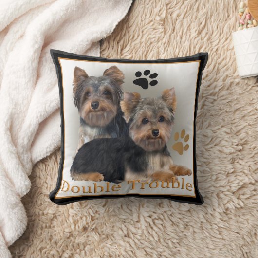 ヨークシャテリアの倍の悩みの枕 クッション (ブランケット)