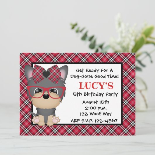 ヨークシャーテリアの小犬の赤のバースデーパーティ招待状 招待状 (スタンド正面)