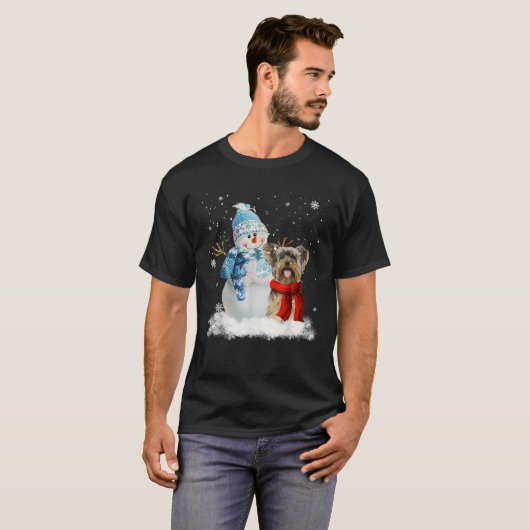 ヨークシャーテリアドッグおもしろいクリスマス雪だるまクリスマスパジャム Tシャツ (正面フル)
