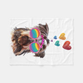 ヨークシャーテリアドッグとハートバレンタインデー フリースブランケット (正面(横))