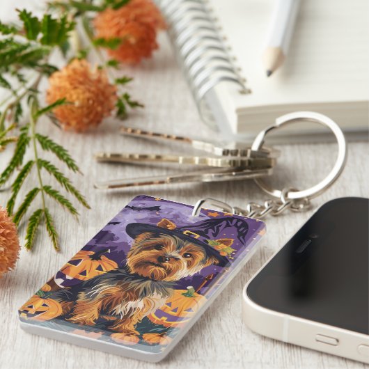 ヨークシャーテリアドッグハロウィーンウィッチとカボチャ キーホルダー (正面右)