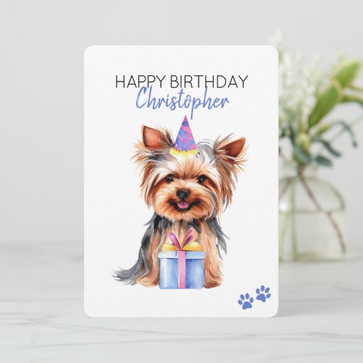 ヨークシャーテリアドッグパーソナライズされたハッピーバースデーフラット カード (スタンド正面)