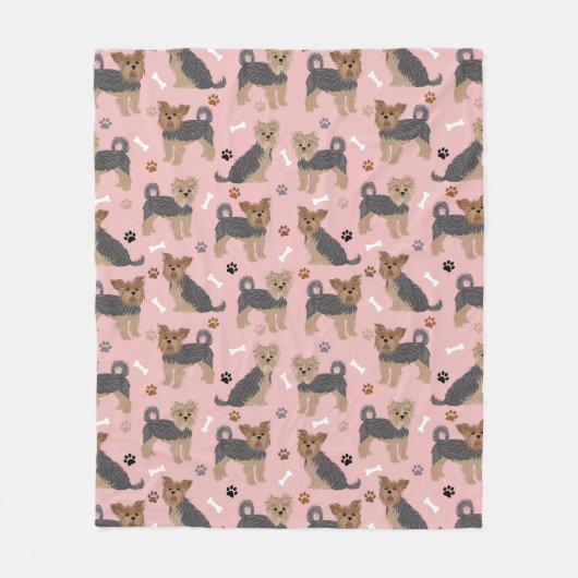 ヨークシャーテリアポーズアンドボーンズヨークシャーテリア犬 フリースブランケット (正面)