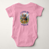 ヨークシャーテリア魅力的メドウ – ベビーデライト ベビーボディスーツ (裏面)