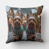 ヨークシャーテリア 犬 クリスマス 雪 ホリデー クッション (裏面)