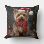ヨークシャー・テリアの犬と雪のクリスマス クッション (正面)