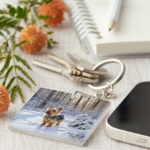 ヨークシャー・テリアは雪のクリスマスを許した キーホルダー (正面右)