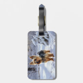 ヨークシャー・テリアは雪のクリスマスを許した ラゲッジタグ (裏面縦)