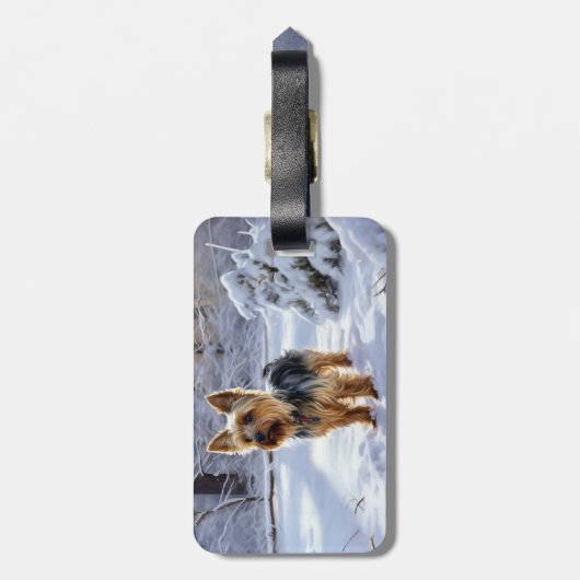 ヨークシャー・テリアは雪のクリスマスを許した ラゲッジタグ (裏面縦)