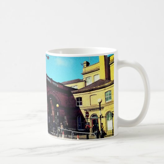 ヨーク駅の外 コーヒーマグカップ (右)