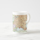 ヨーロッパのカラフルのパステルのヴィンテージの地図 ボーンチャイナマグカップ (正面右)