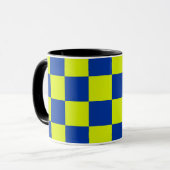ヨーロッパのパトカーのスクエアカラー市松模様にパテット マグカップ (正面左)