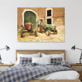 ヨーロッパの古いトラクター キャンバスプリント (インサイチュ (寝室))