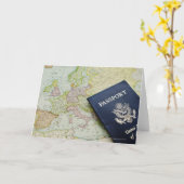 ヨーロッパの地図にあるパスポートのクローズアップ カード (黄色い花)