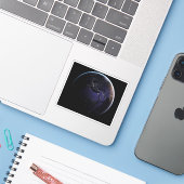 ヨーロッパの夜の街灯を示す完全な地球。 シール (ノートパソコンとiPhone)